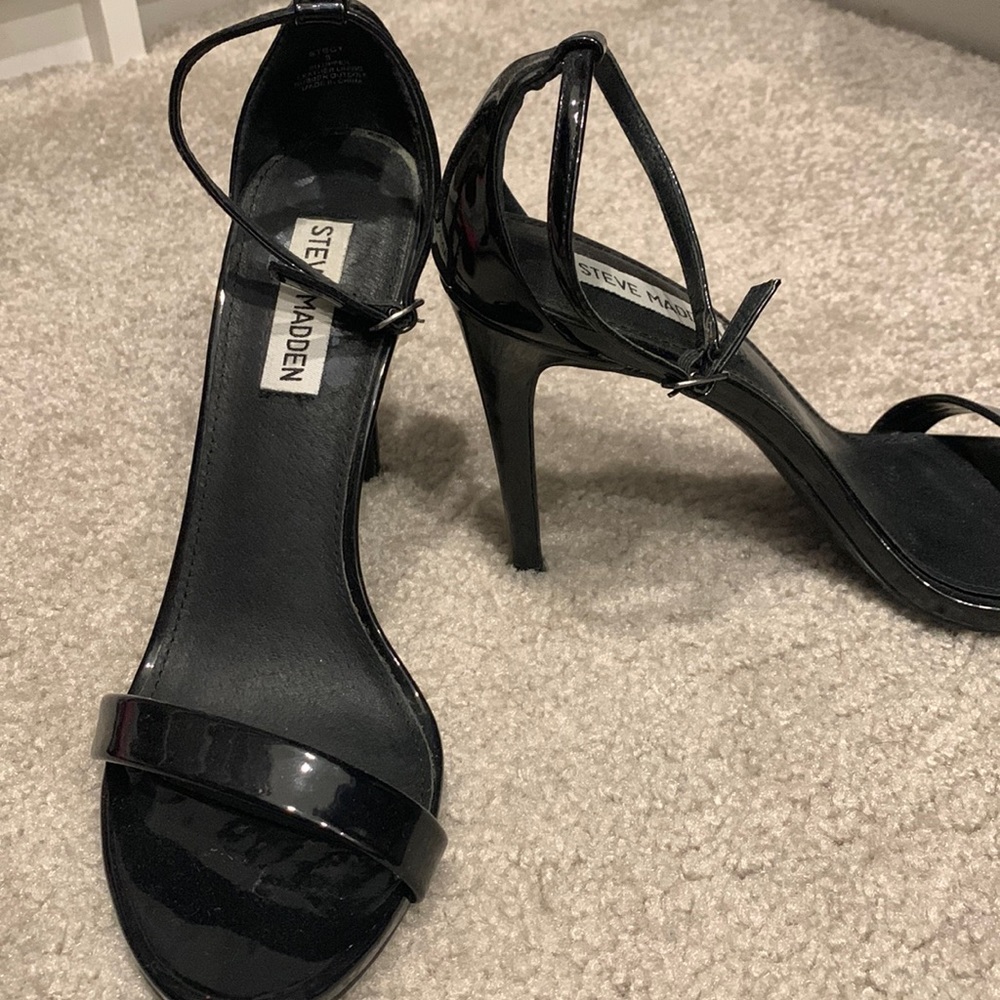 Super elegant black patent leather heels with ankle strap